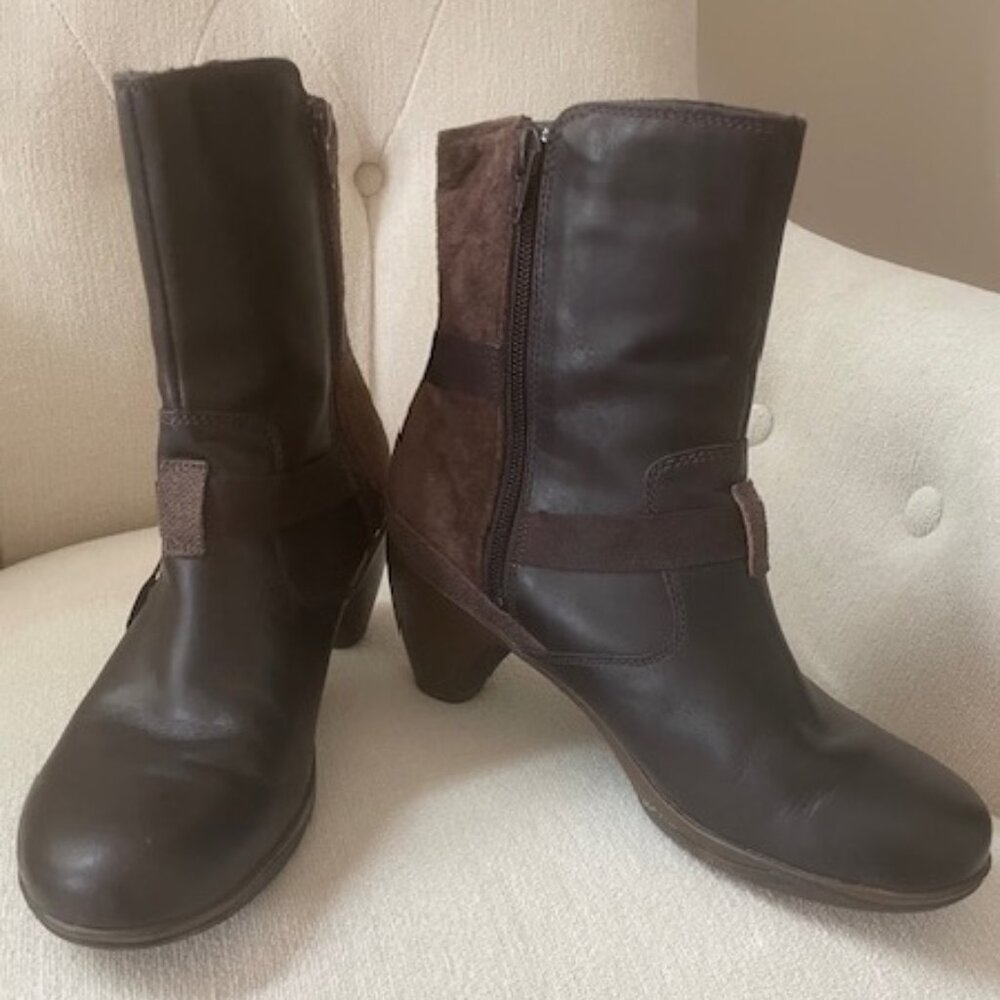 MERRELL HOT CHOCOLATE LEATHER AND SUEDE ANKLE BOOTS SIZE 8 US